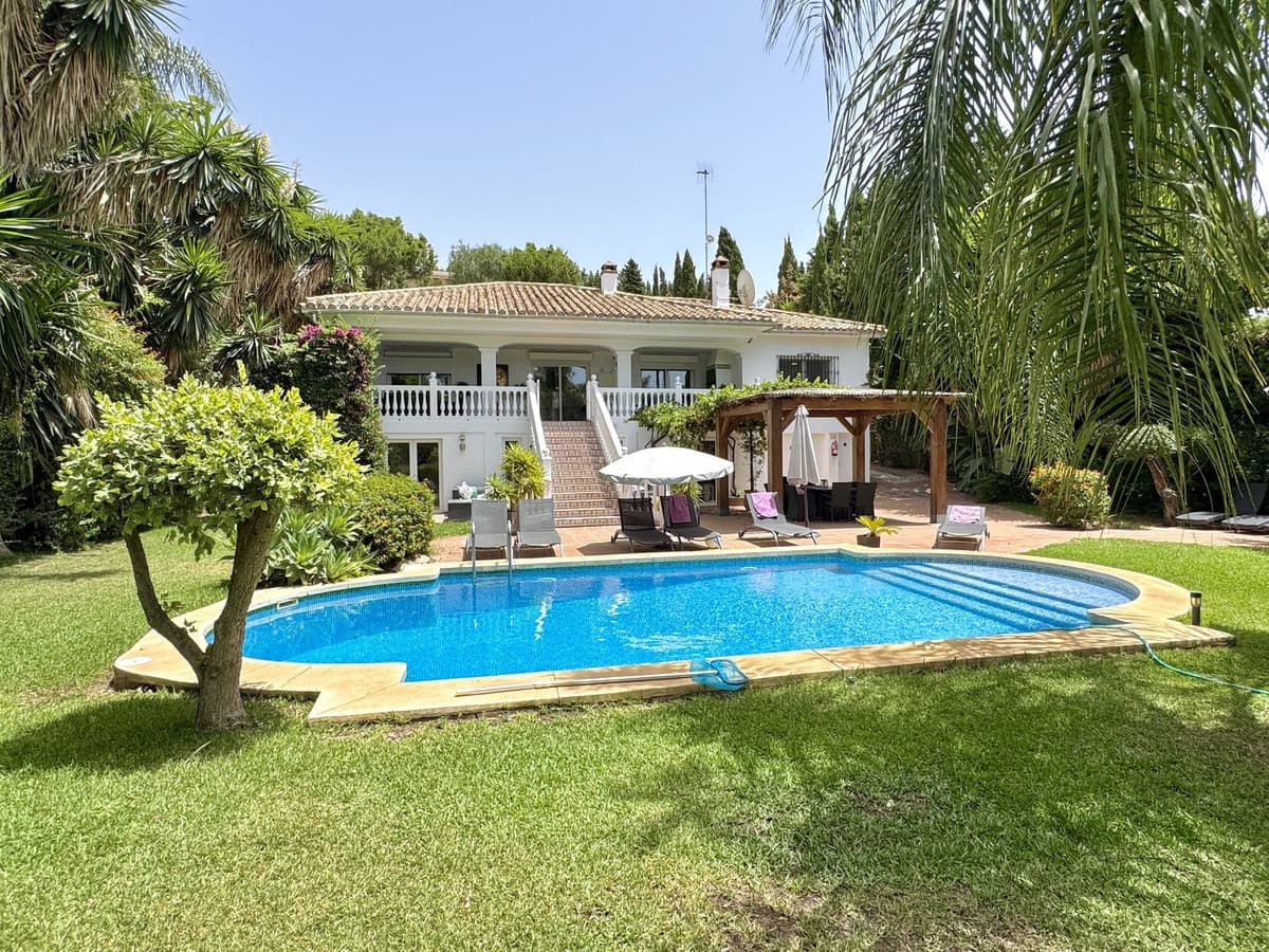 Detached Villa in Sierrezuela — photo 1 of 10