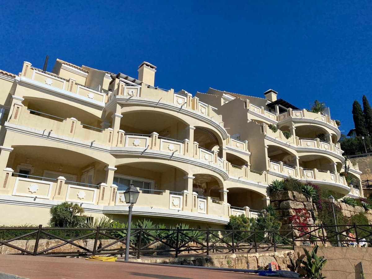 Penthouse Duplex in Elviria — photo 2 of 10