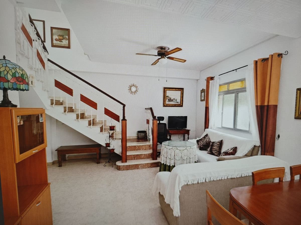 Townhouse in Victoria Eugenia — photo 4 of 10