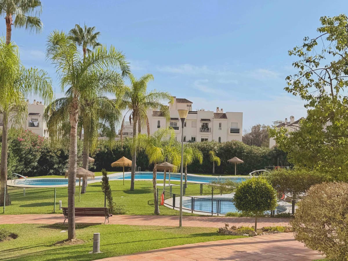 Middle Floor Apartment in Marbella — photo 1 of 10