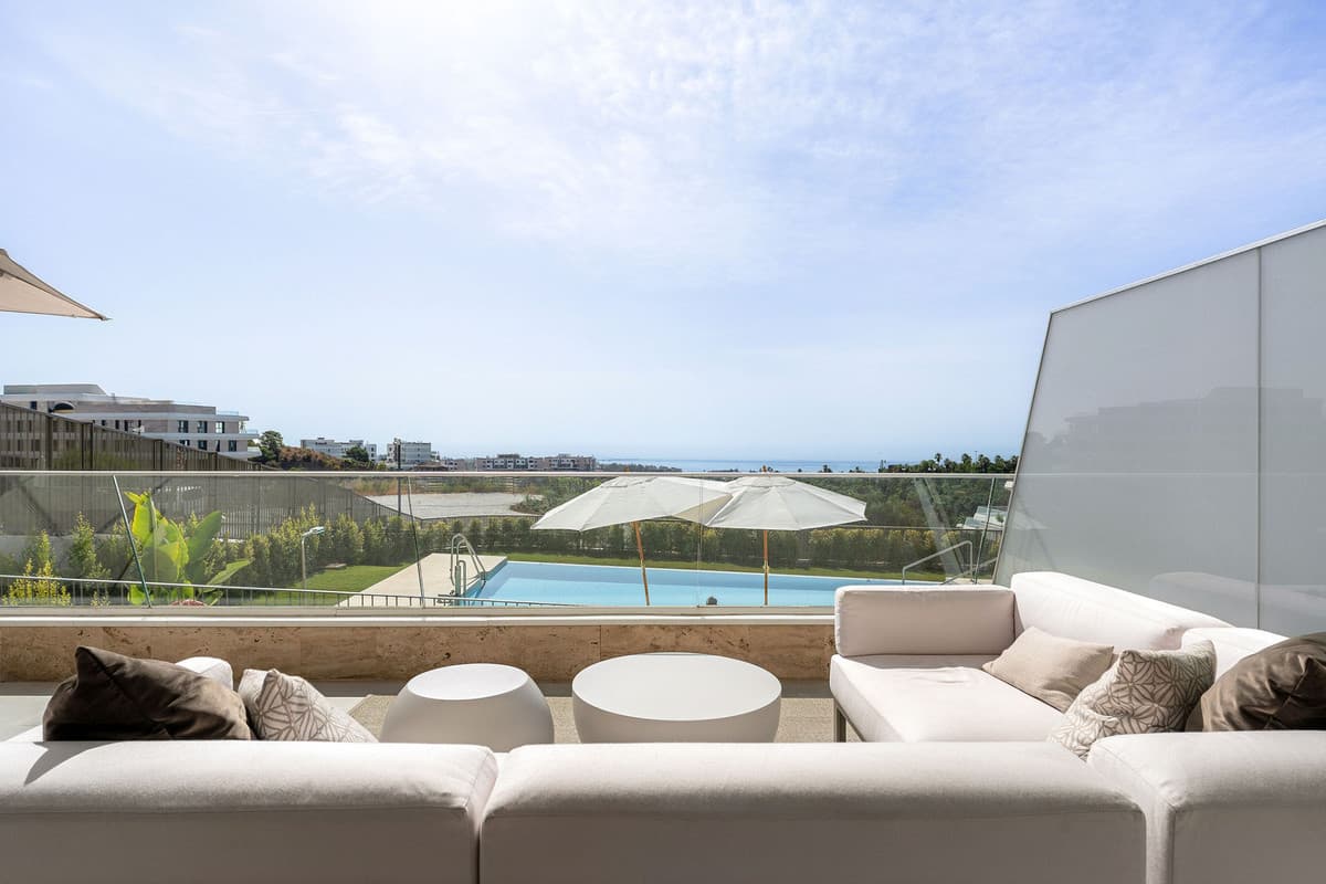 Middle Floor Apartment in Estepona — photo 3 of 10