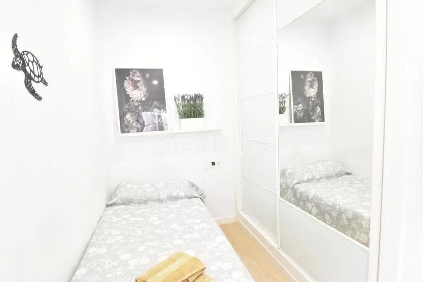 Middle Floor Apartment in Málaga — photo 10 of 10