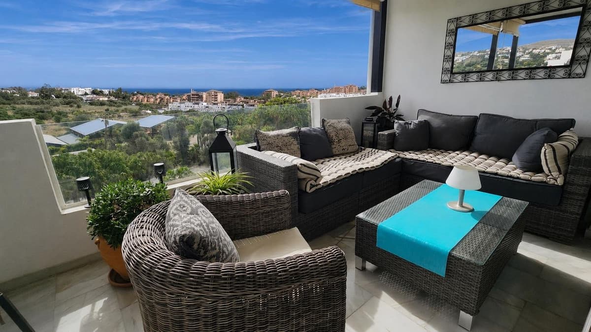 Penthouse Duplex in Bel Air — photo 7 of 10