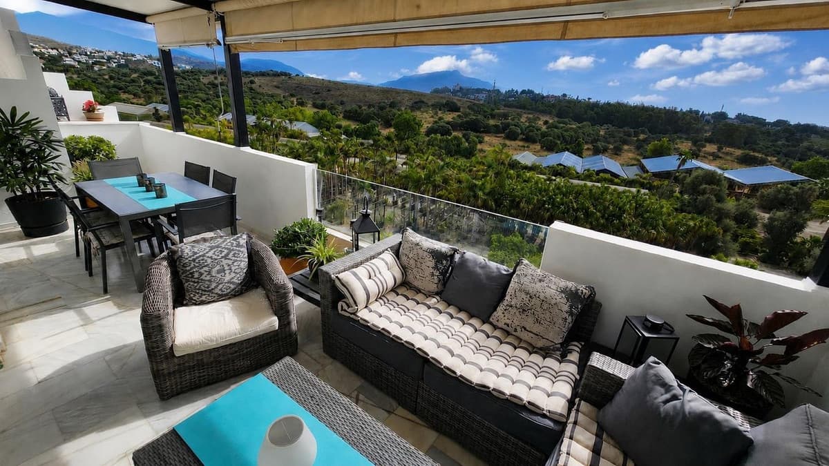 Penthouse Duplex in Bel Air — photo 9 of 10