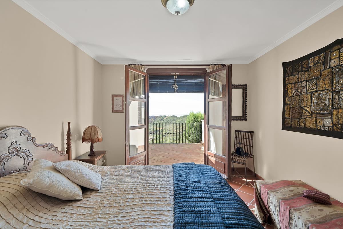 Townhouse in Benahavís — photo 4 of 10