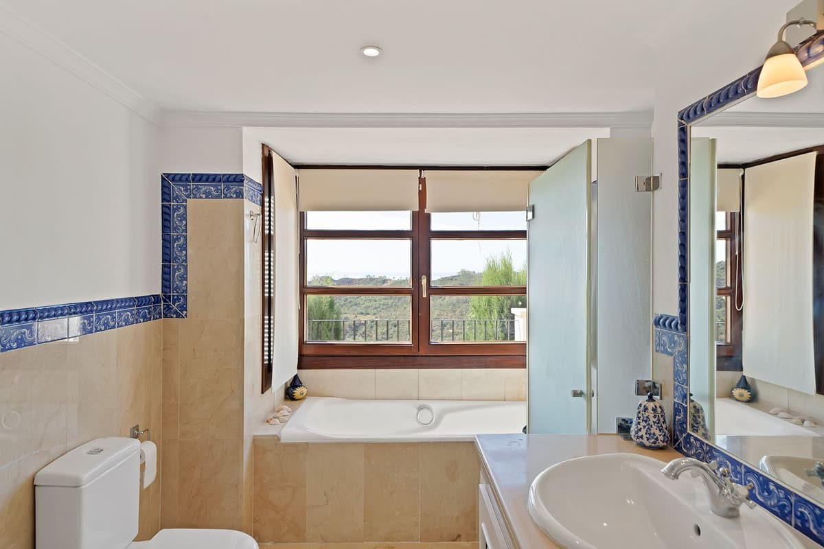 Townhouse in Benahavís — photo 9 of 10
