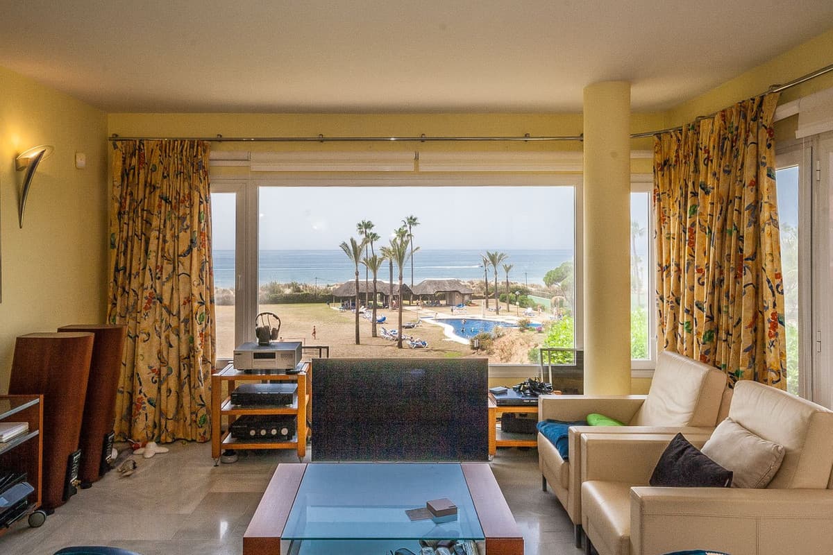 Middle Floor Apartment in Elviria — photo 2 of 10