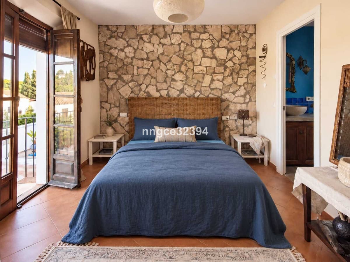 Semi-Detached House in Nueva Andalucía — photo 8 of 10