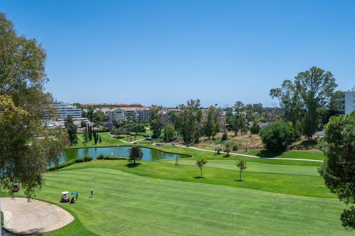 Penthouse Duplex in Guadalmina Alta — photo 1 of 10