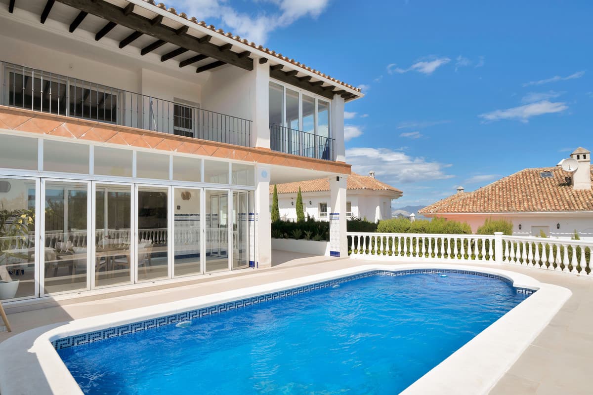 Semi-Detached House in La Mairena — photo 1 of 10