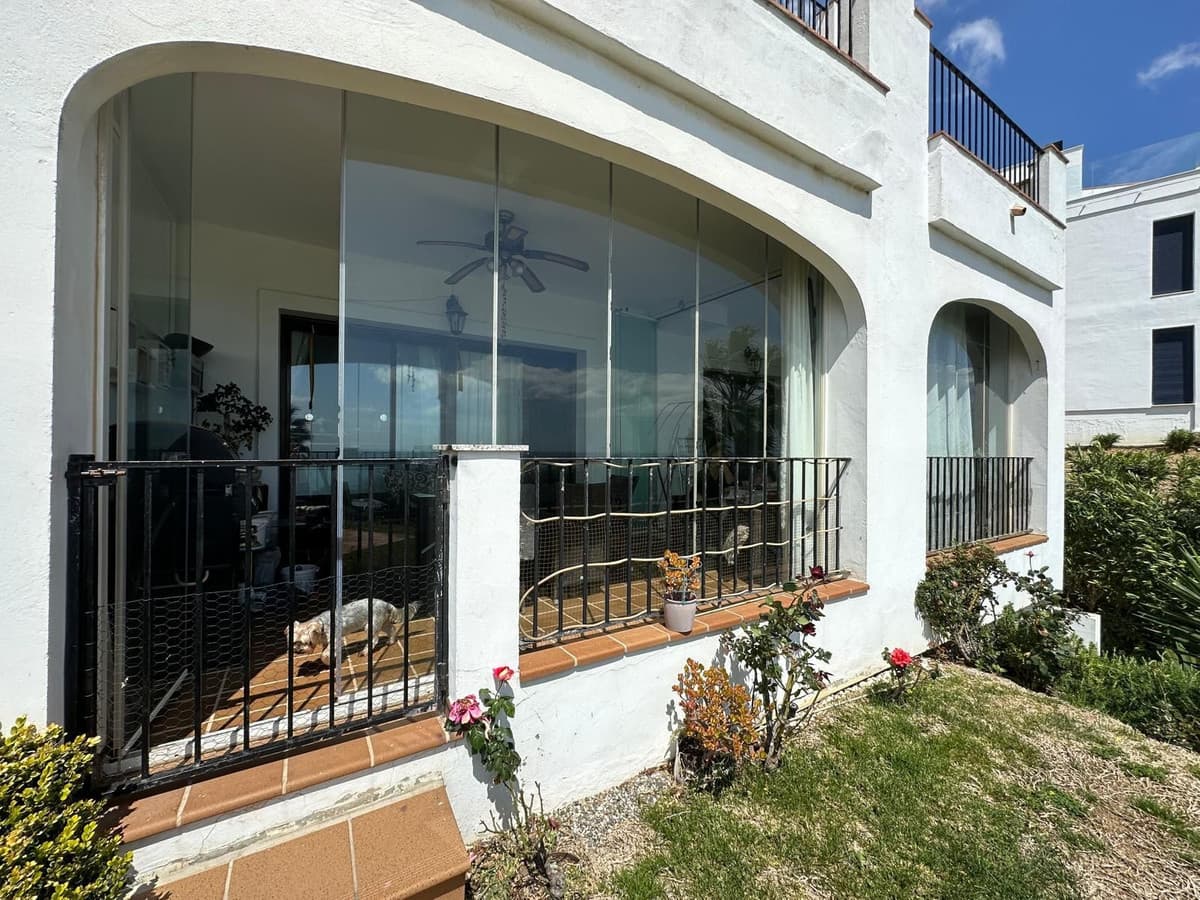 Middle Floor Apartment in La Alcaidesa — photo 3 of 10