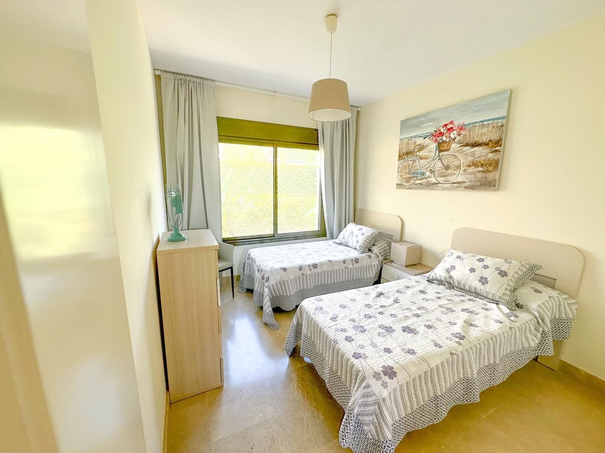 Middle Floor Apartment in La Alcaidesa — photo 8 of 10