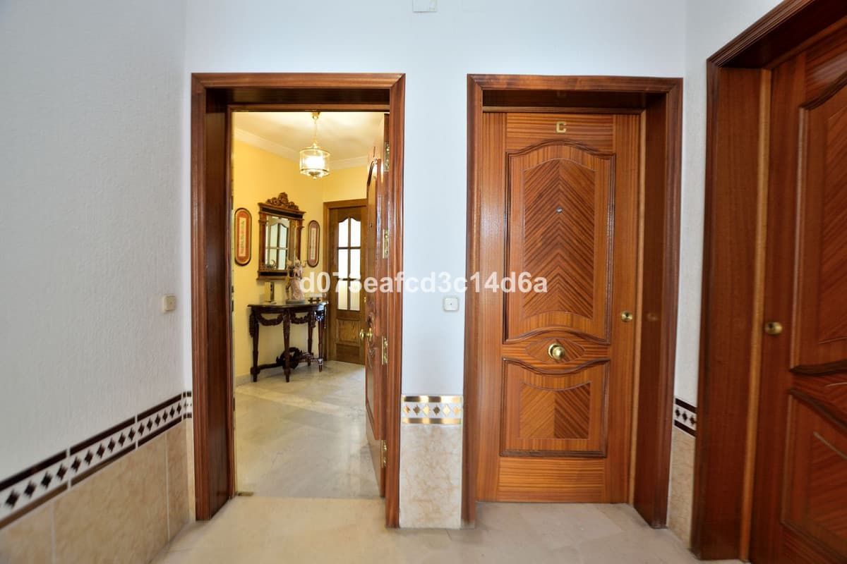 Middle Floor Apartment in Ronda — photo 3 of 10