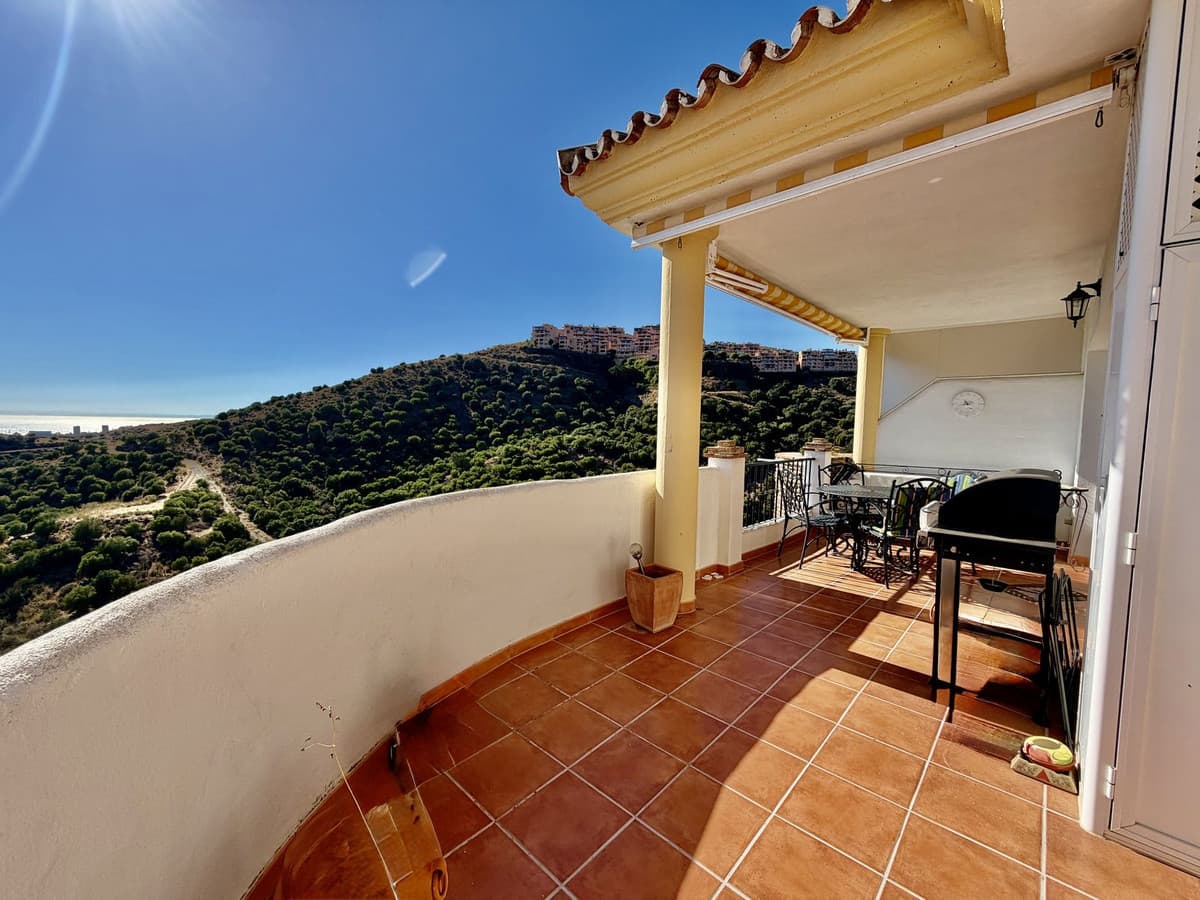 Penthouse Duplex in Calahonda — photo 1 of 10