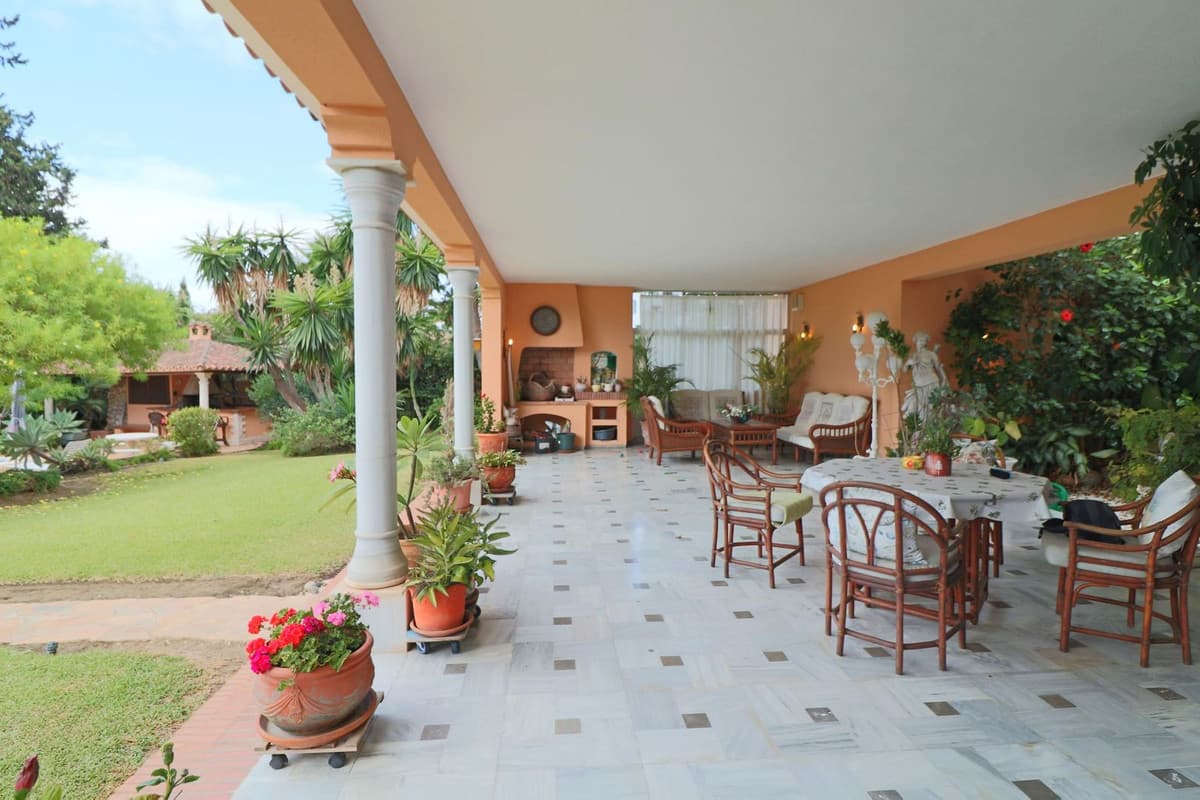 Detached Villa in El Paraiso — photo 4 of 10
