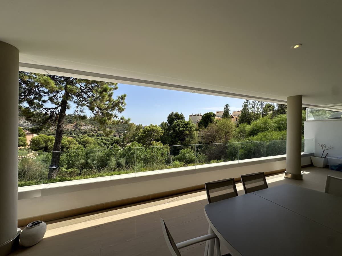 Middle Floor Apartment in Benahavís — photo 4 of 10
