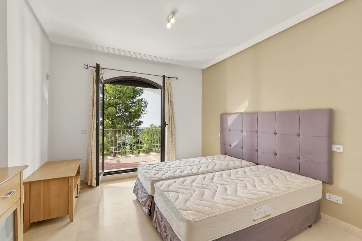 Middle Floor Apartment in Los Arqueros — photo 7 of 10