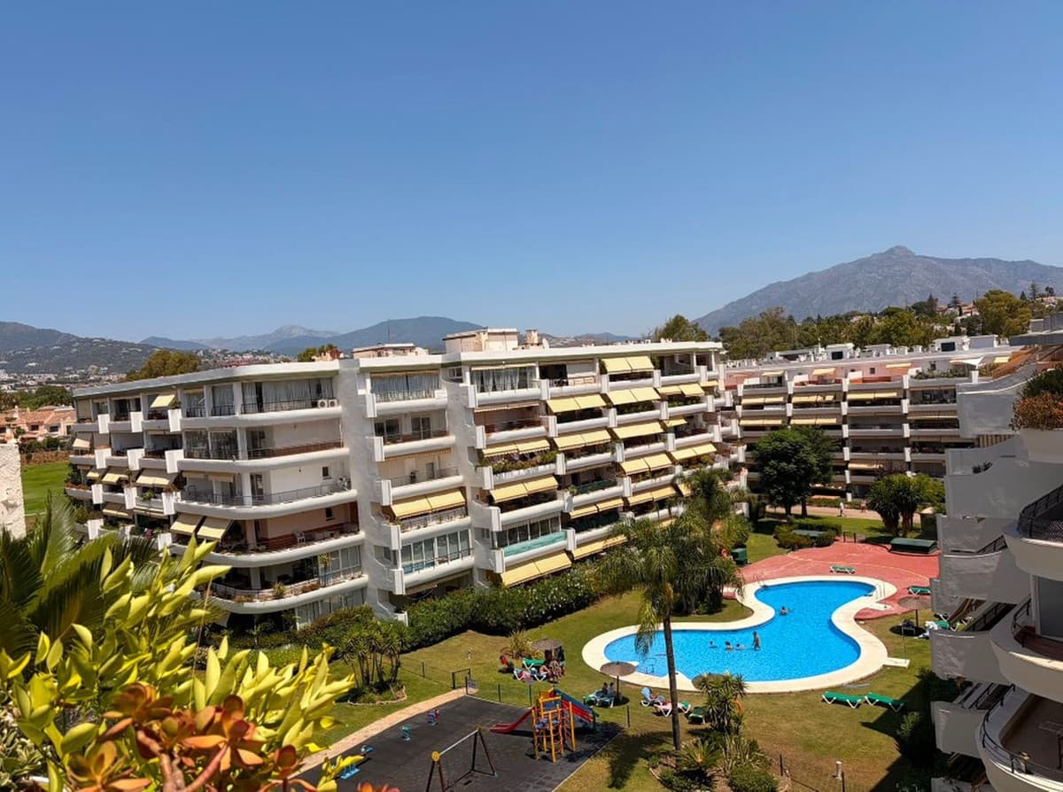 Middle Floor Apartment in Guadalmina Alta — photo 10 of 10