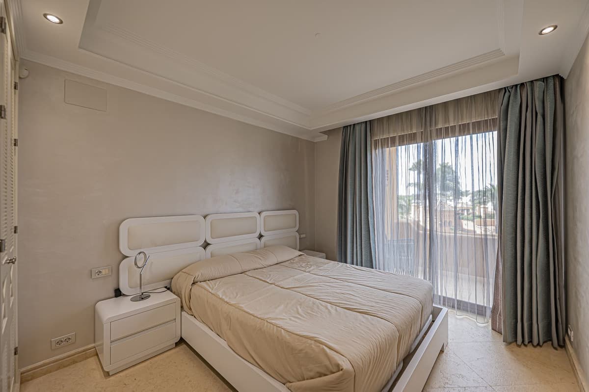 Middle Floor Apartment in Estepona — photo 7 of 10