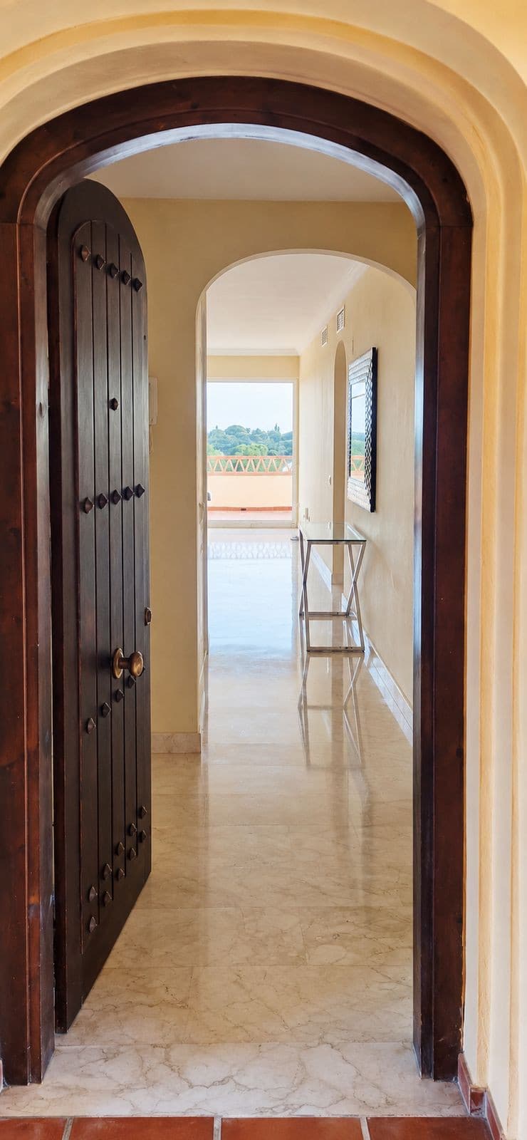 Middle Floor Apartment in Elviria — photo 4 of 10