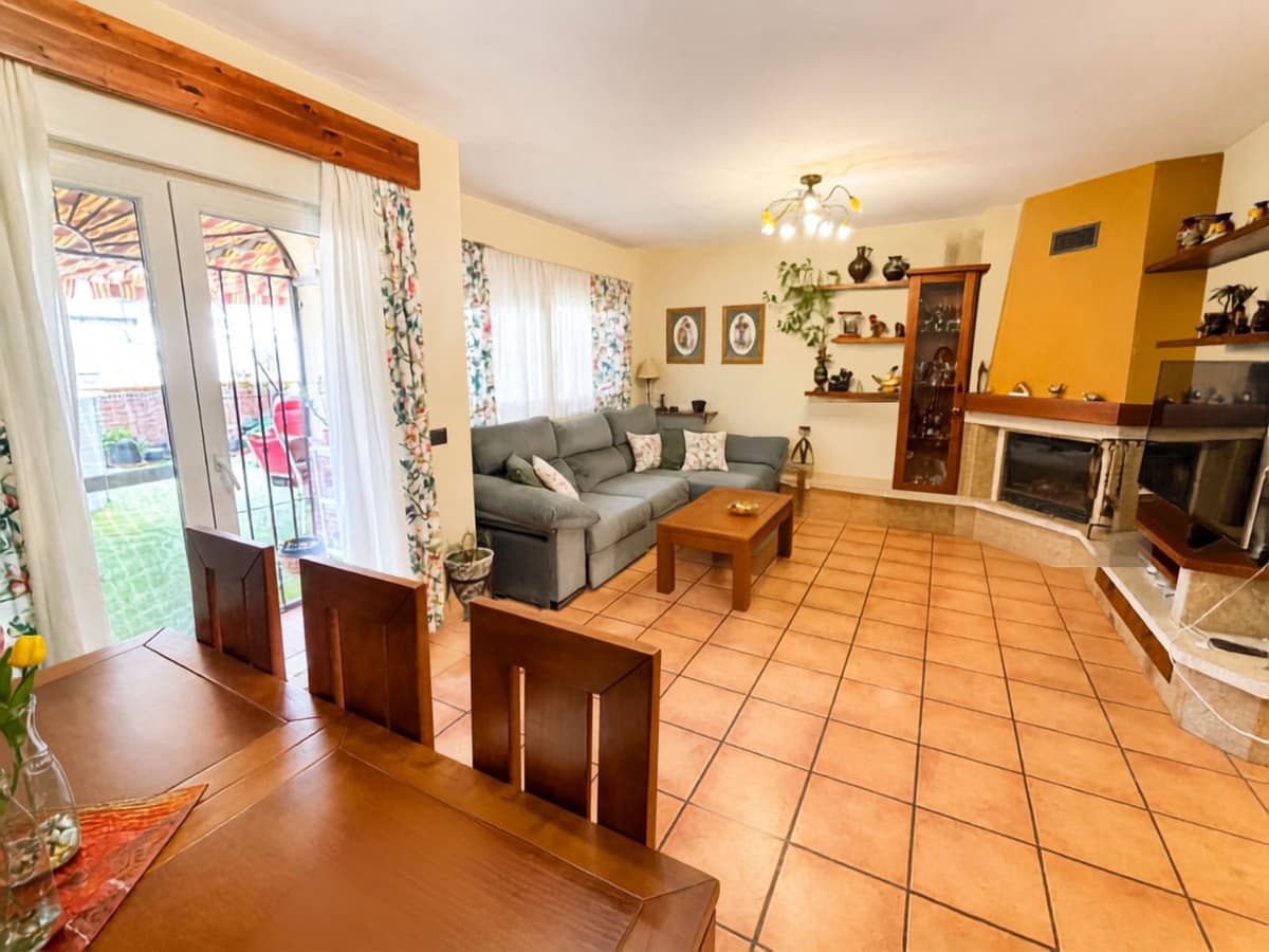 Townhouse in Alhaurín de la Torre — photo 5 of 10
