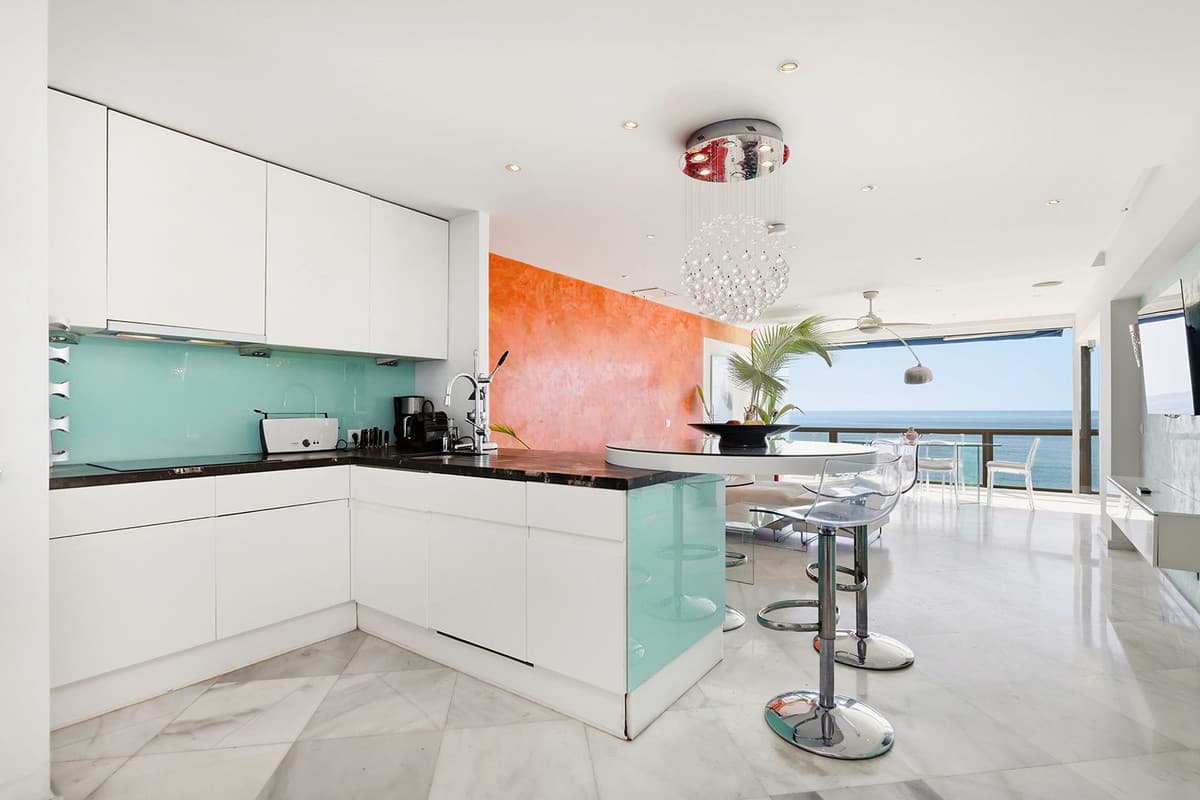 Middle Floor Apartment in Benalmadena Costa — photo 8 of 10