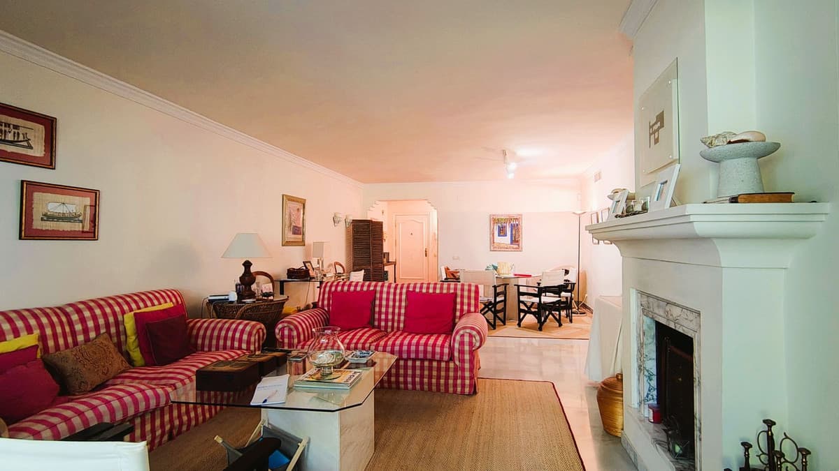 Middle Floor Apartment in Guadalmina Baja — photo 2 of 10