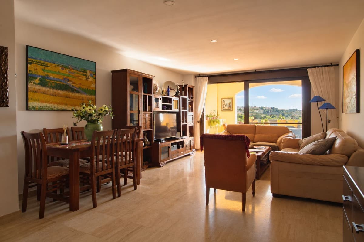 Middle Floor Apartment in Estepona — photo 3 of 10