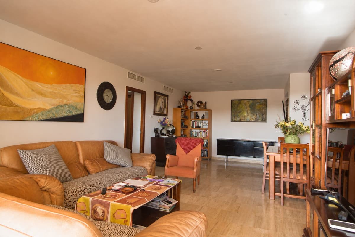 Middle Floor Apartment in Estepona — photo 5 of 10