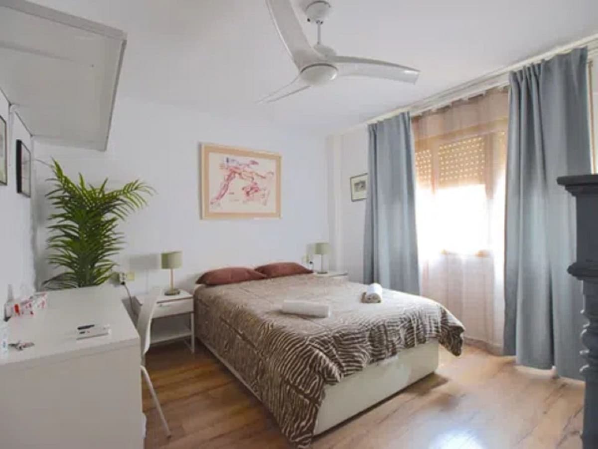 Middle Floor Apartment in Málaga Centro — photo 4 of 10