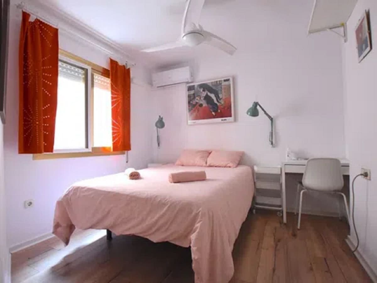 Middle Floor Apartment in Málaga Centro — photo 8 of 10
