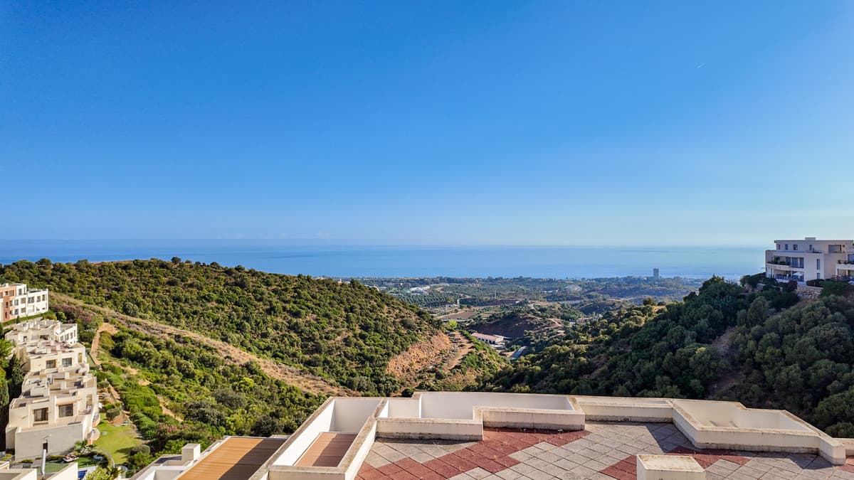 Penthouse in Altos de los Monteros — photo 1 of 10
