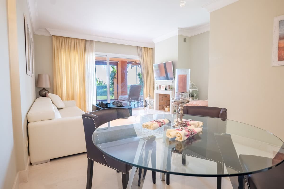 Ground Floor Apartment in Benahavís — photo 2 of 10