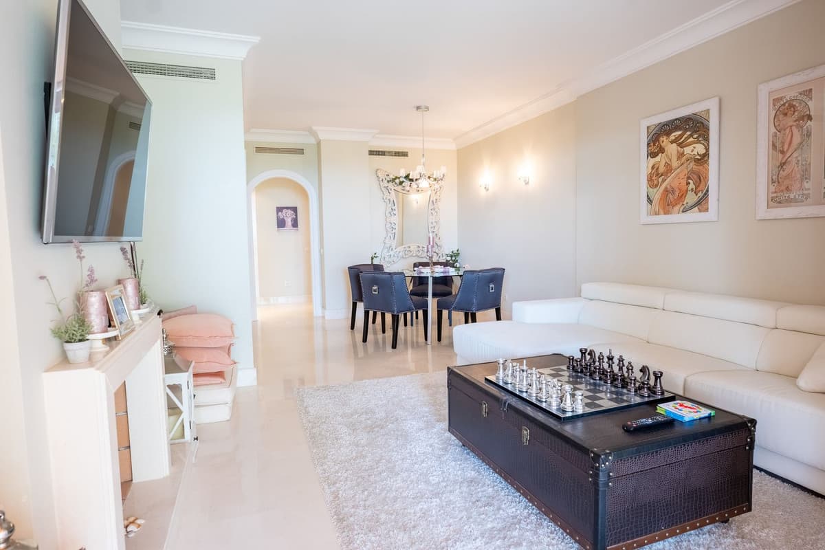 Ground Floor Apartment in Benahavís — photo 3 of 10