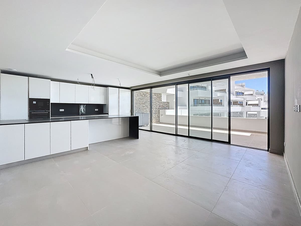 Middle Floor Apartment in Estepona — photo 7 of 10