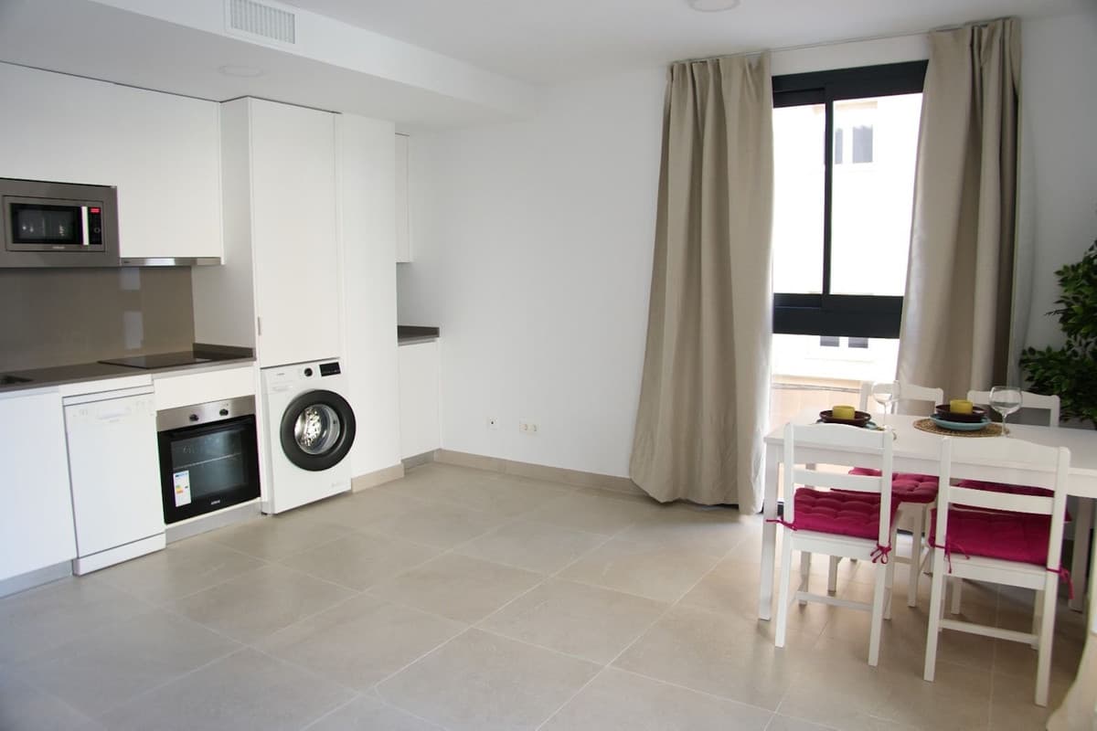 Middle Floor Apartment in Estepona — photo 8 of 10