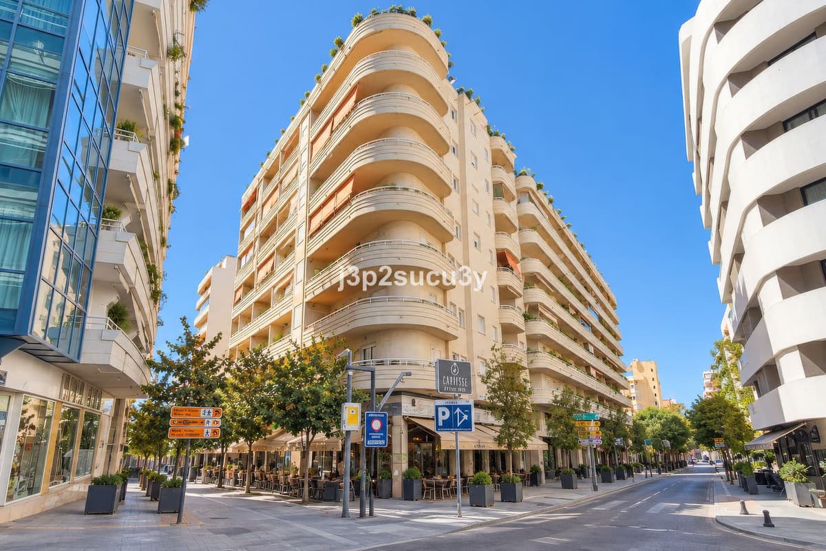 Middle Floor Apartment in Marbella — photo 1 of 10