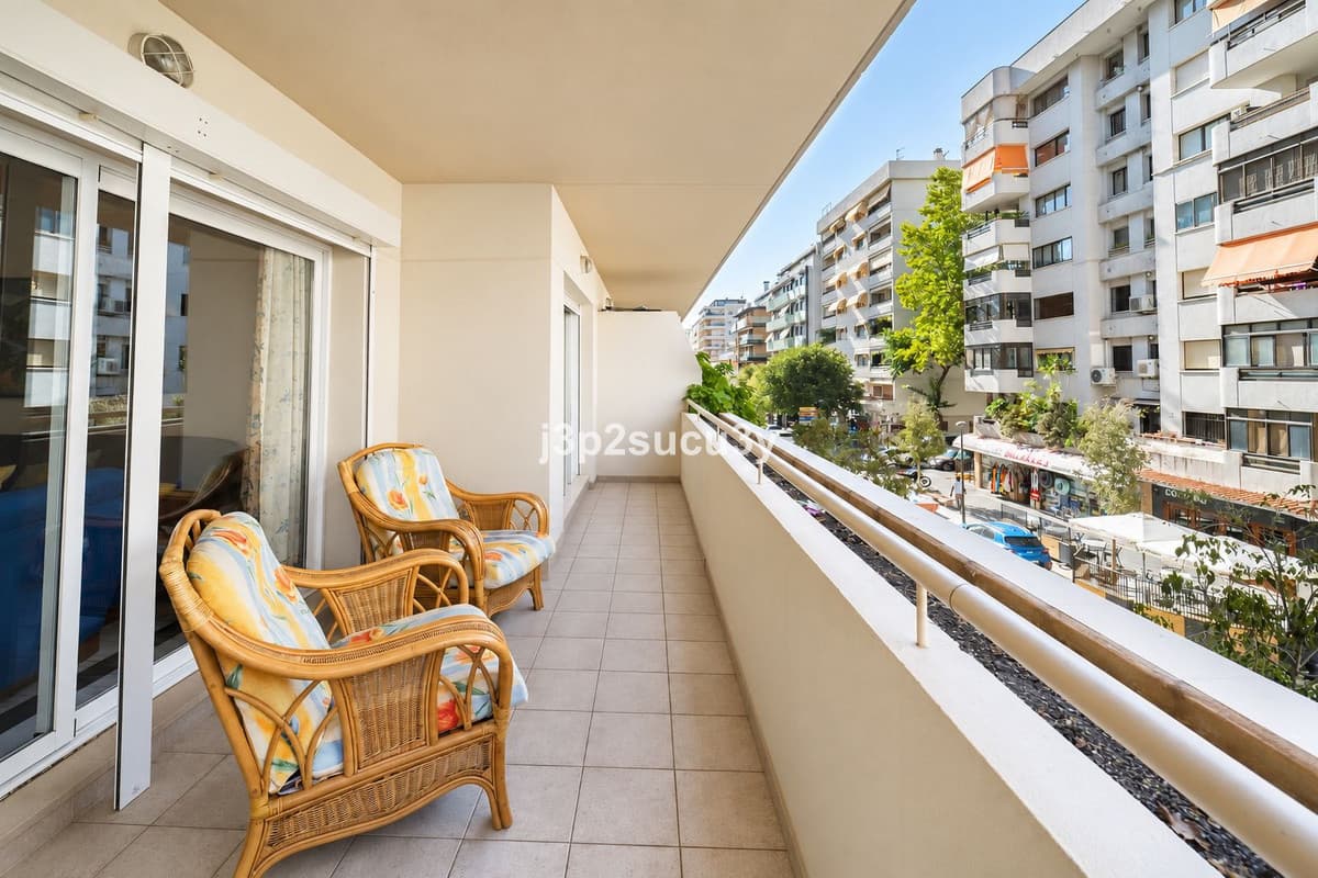 Middle Floor Apartment in Marbella — photo 3 of 10