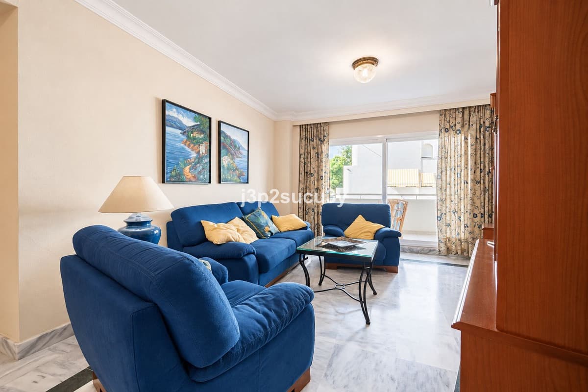 Middle Floor Apartment in Marbella — photo 6 of 10
