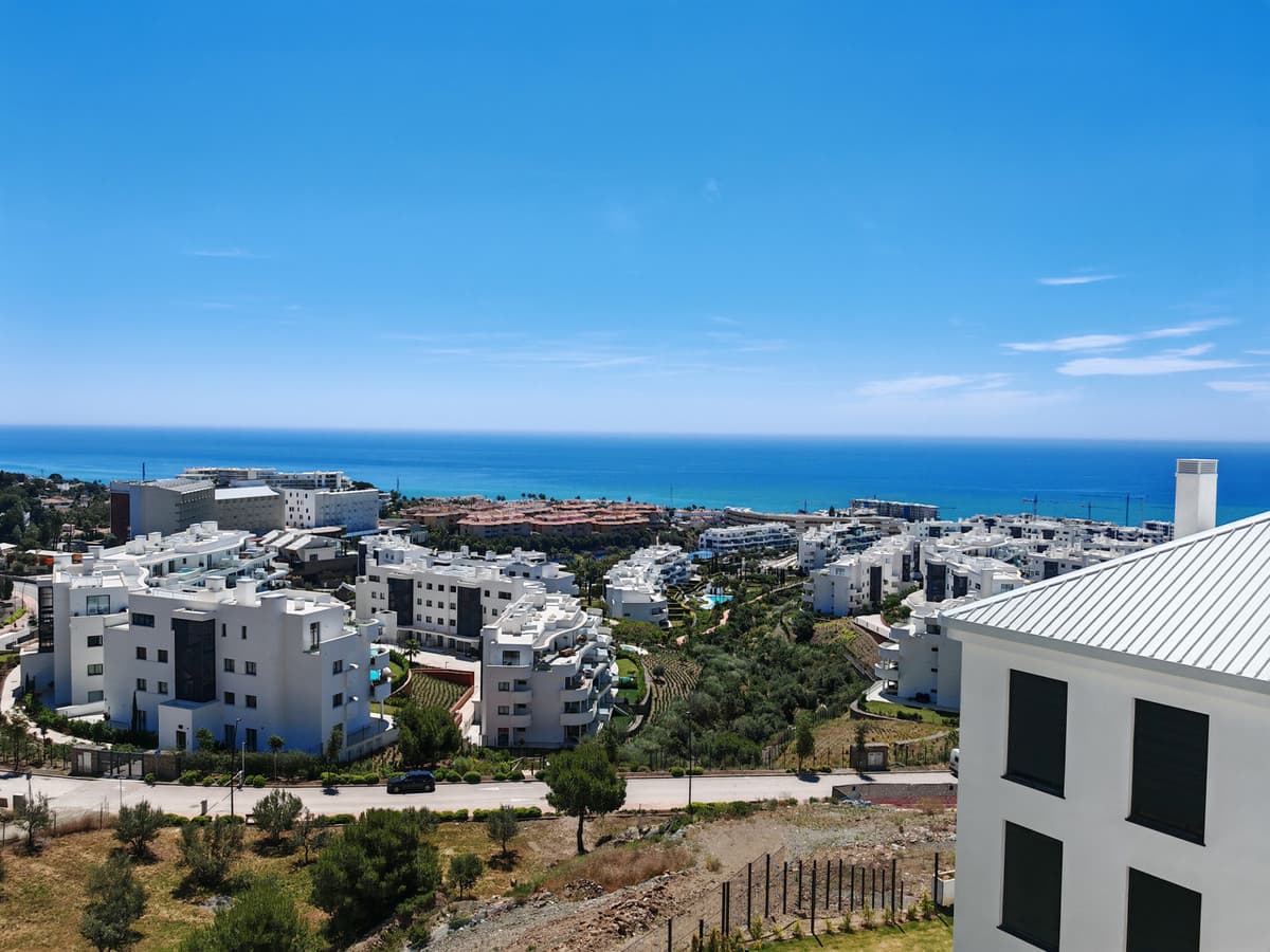 Middle Floor Apartment in Fuengirola — photo 1 of 10