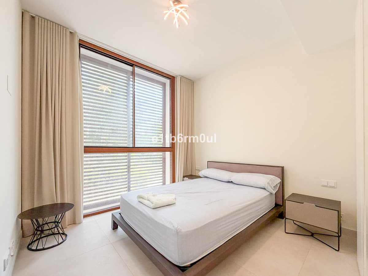Semi-Detached House in The Golden Mile — photo 10 of 10