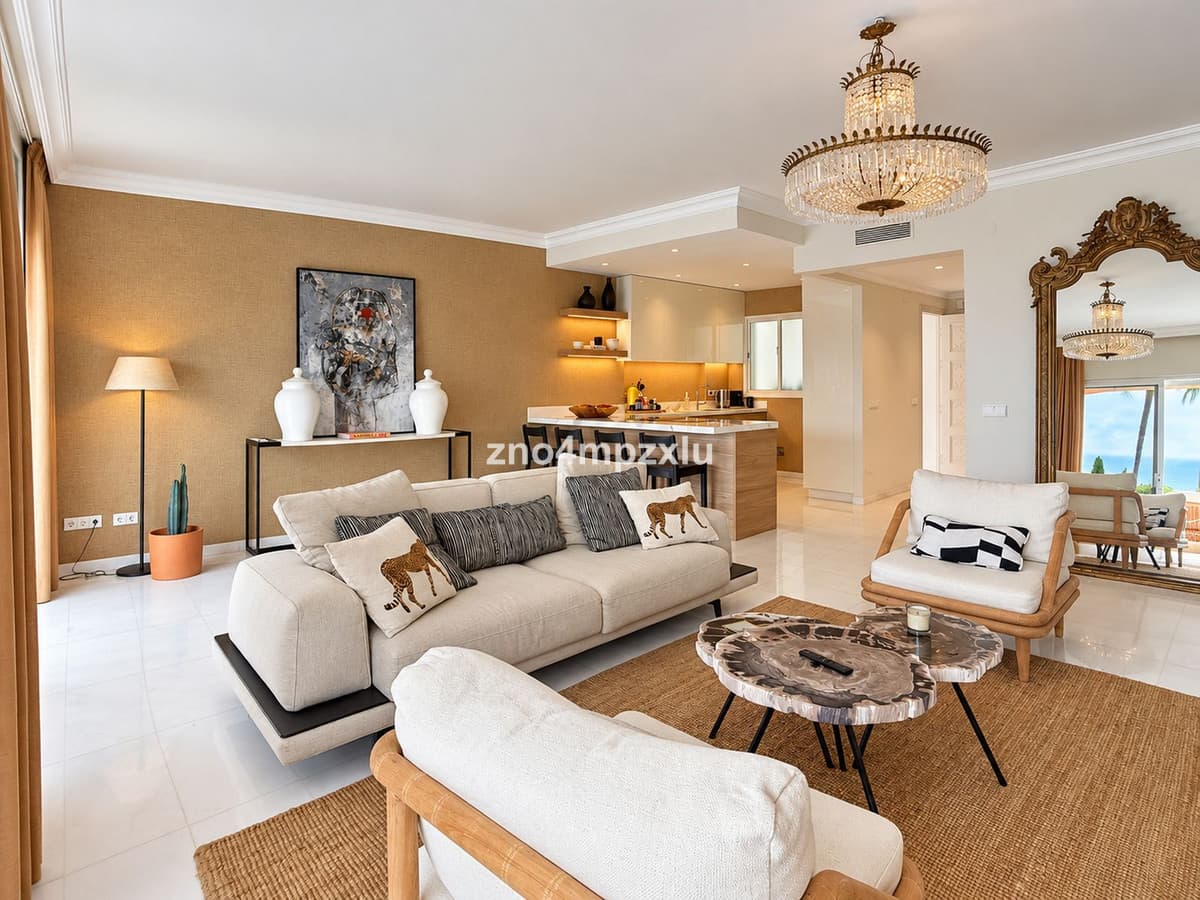 Middle Floor Apartment in The Golden Mile — photo 7 of 10