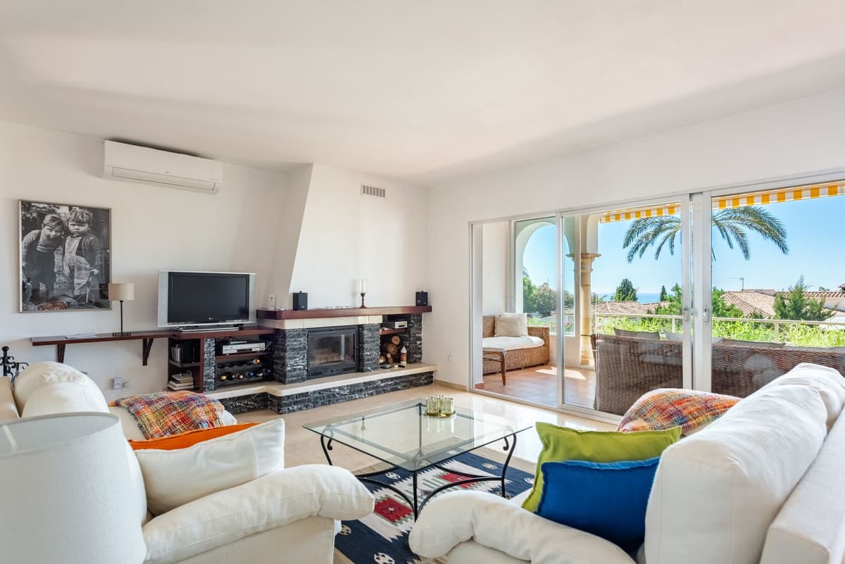 Townhouse in El Paraiso — photo 5 of 10