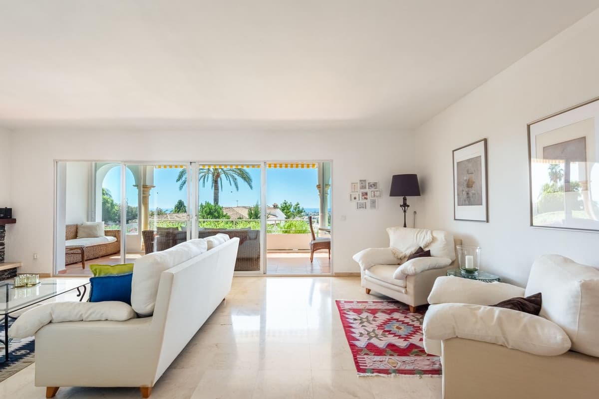 Townhouse in El Paraiso — photo 7 of 10
