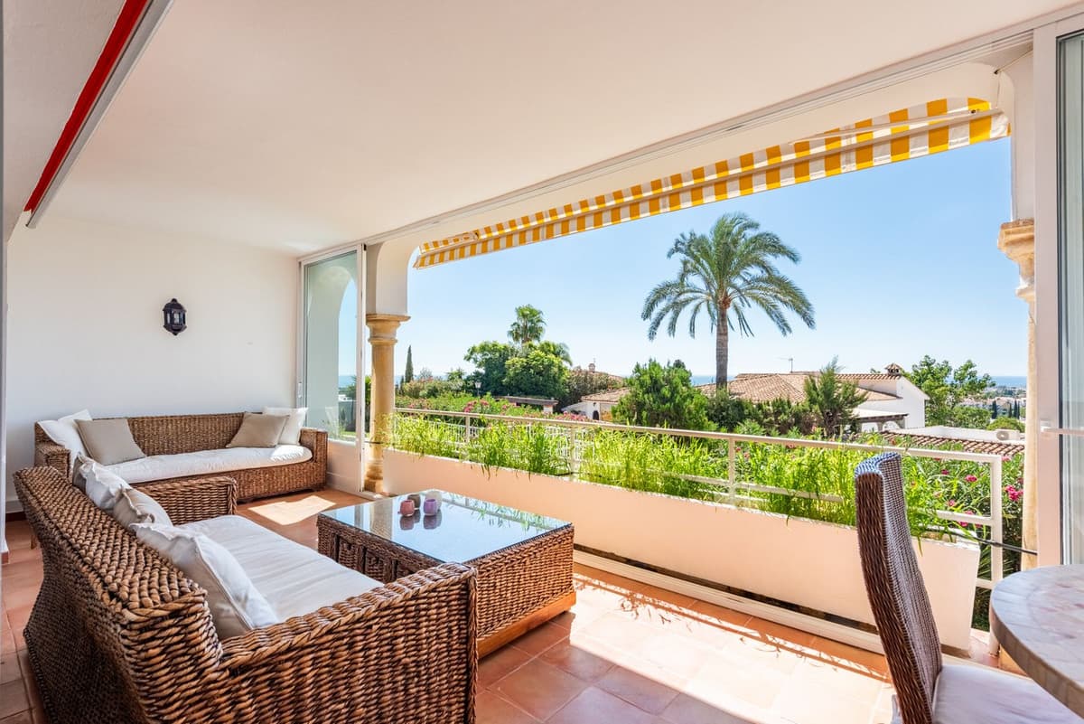 Townhouse in El Paraiso — photo 9 of 10