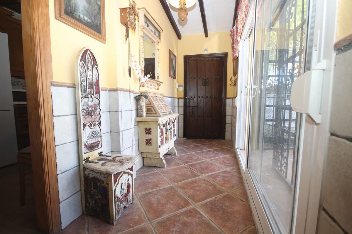 Semi-Detached House in Elviria — photo 2 of 10