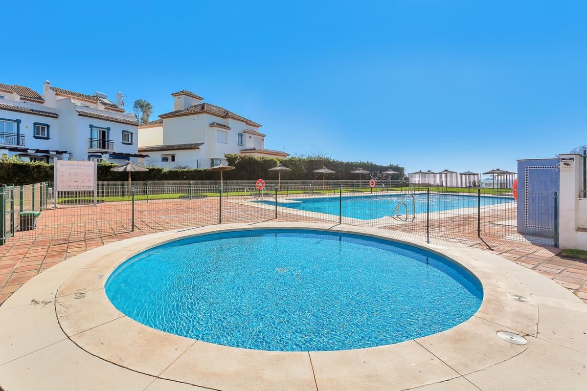 Middle Floor Apartment in Estepona — photo 2 of 10