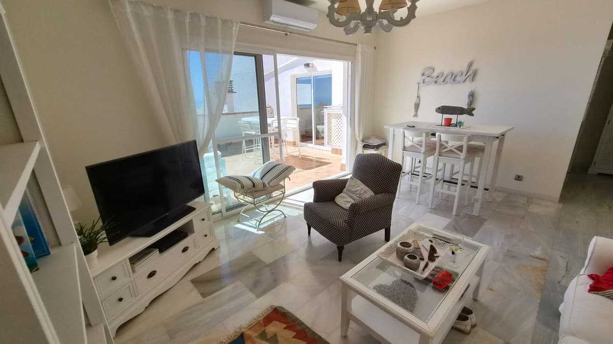 Middle Floor Apartment in Estepona — photo 7 of 10