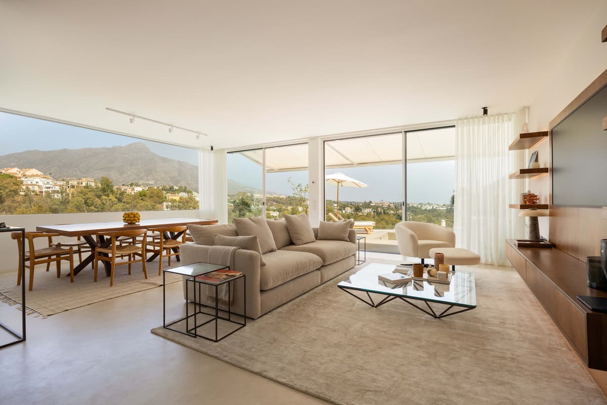 Middle Floor Apartment in Nueva Andalucía — photo 7 of 10
