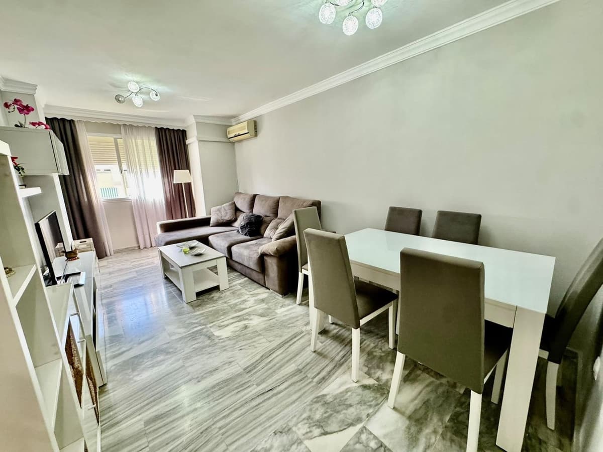 Middle Floor Apartment in Teatinos — photo 2 of 10